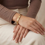 Screw Detail Bangle - Gold - Bracelets - Yiyae - foto 9